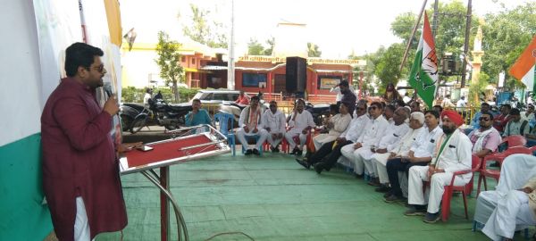अग्निपथ योजना के विरोध में विस स्तरीय सत्याग्रह में कांग्रेसियों ने भरी हुंकार