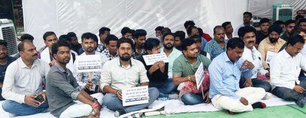 अग्निपथ योजना के विरोध में एनएसयूआई ने दिया धरना