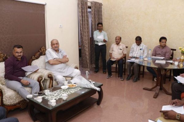 किसानों को खाद-बीज के लिए भटकना न पड़े, वर्तमान समय अभी खेती का है-चौबे