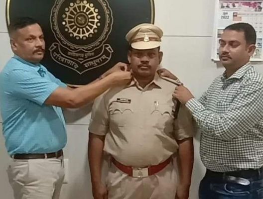 प्रधान आरक्षक को स्टार व कैप लगाकर पदोन्नत किया  