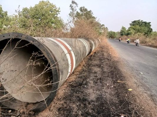 बिना किसी प्रस्ताव व कार्ययोजना के लाखों के स्टील सिलैंडरिकल पाइप खरीदी