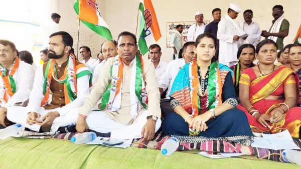 अग्निपथ योजना, कांगे्रसियों ने दिया धरना