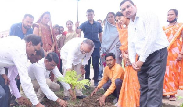 निर्वाचन क्षेत्र के अंतिम छोर में पहुंचे विधायक