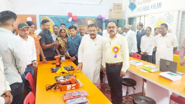 जंगलपुर में टिकरिंग लैब का लोकार्पण व शाला प्रवेशोत्सव