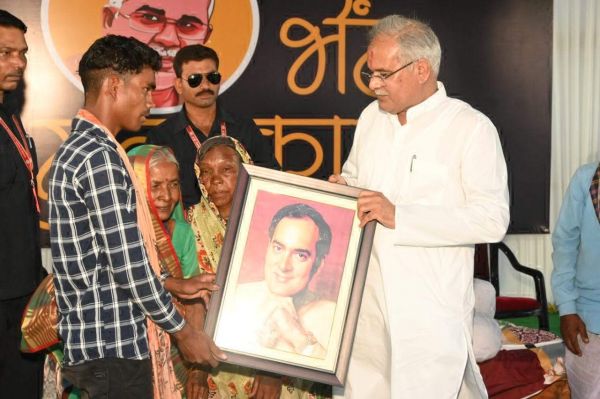 पेड़ बन चुका है राजीव के द्वारा भेंट किया पीपल का पौधा