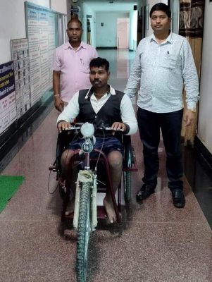 कृष्ण को मिली बैटरी चलित ट्राई साइकिल