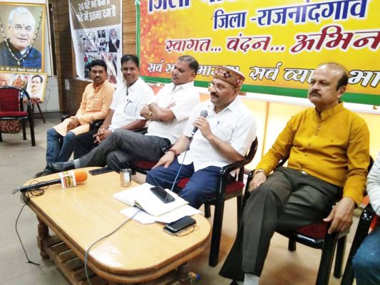 सस्ती और हल्की राजनीति से बाज आए कांग्रेस-सांसद