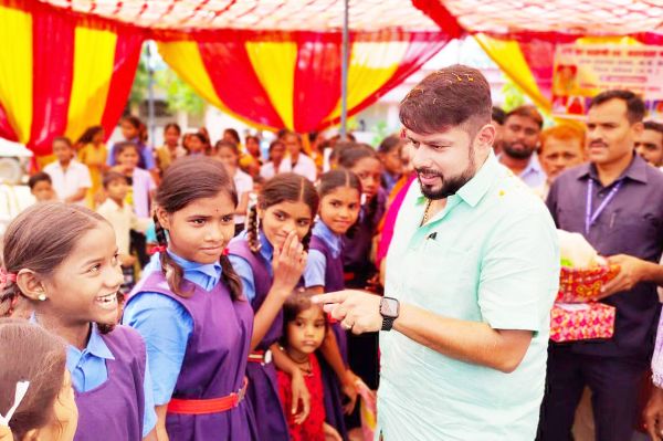 शाला प्रवेश उत्सव से विद्यार्थियों के चेहरे खिले