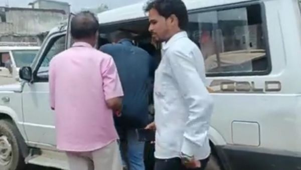 सीएम को मांगों का ज्ञापन देने जा रहे भाजयुमो कार्यकर्ताओं को पुलिस ने रोका, हिरासत में
