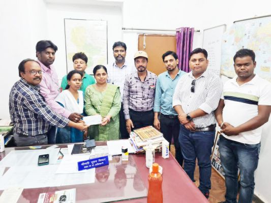 दिवंगत पत्रकार विश्वबंधु शर्मा के परिवार को शासन से मिली 5 लाख की आर्थिक सहायता