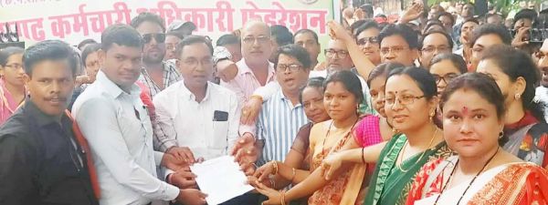 मांगों को लेकर कर्मचारी अधिकारी फेडरेशन ने किया धरना-प्रदर्शन