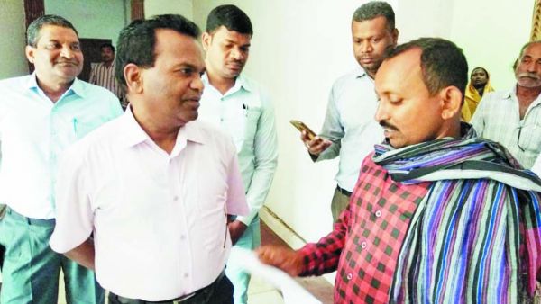 तहसील कार्यालय में गंदगी देख कलेक्टर हुए नाराज