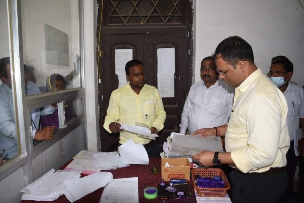 नए कलेक्टर कुंदन कुमार ने संभाला पद, दिखाए सख्त तेवर