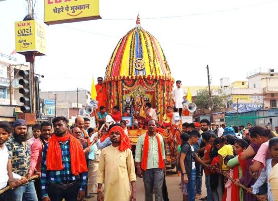 भक्तों ने उत्साह से खींचा भगवान जगन्नाथ का रथ