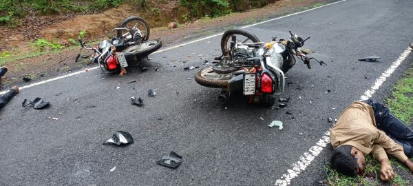 बाइकें भिड़ीं, 2 युवकों की मौत,  जांच