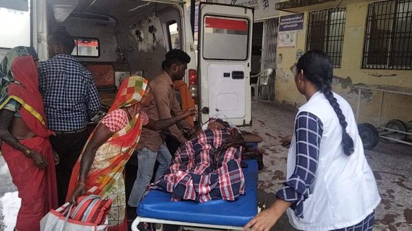 गाज से युवती की मौत, गोबर में गाडक़र बचाने की कोशिश, एक गंभीर