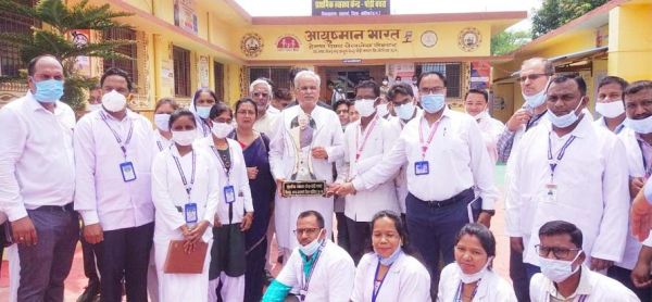 मुख्यमंत्री ने प्राथमिक स्वास्थ्य केंद्र का निरीक्षण किया