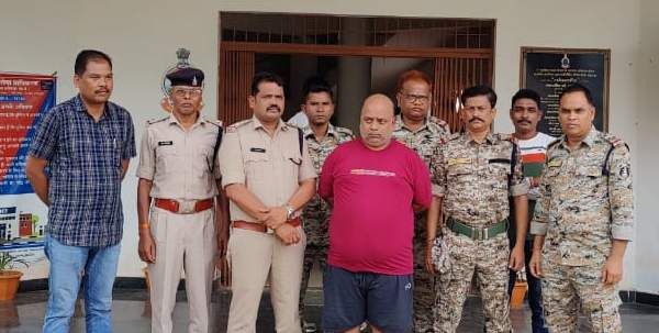 25 लाख के फर्जी चेक जारी करने वाला दिल्ली से गिरफ्तार