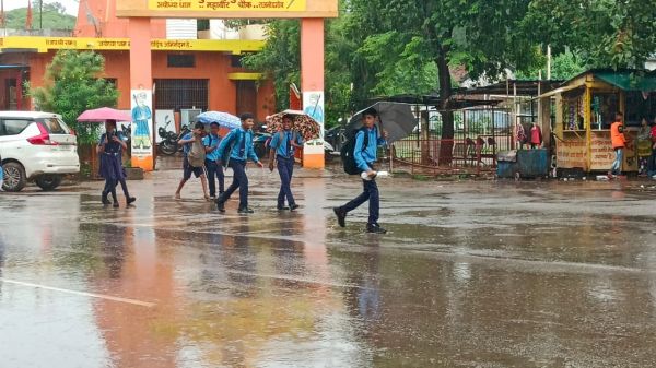  नांदगांव में मूसलाधार और 12 घंटे से हो रही रूक-रूककर बारिश