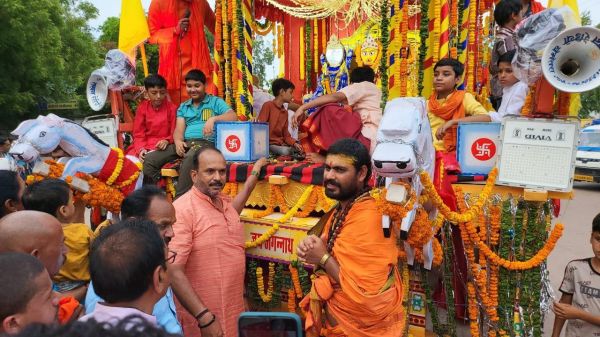 रथ यात्रा में शामिल हुए योगेश