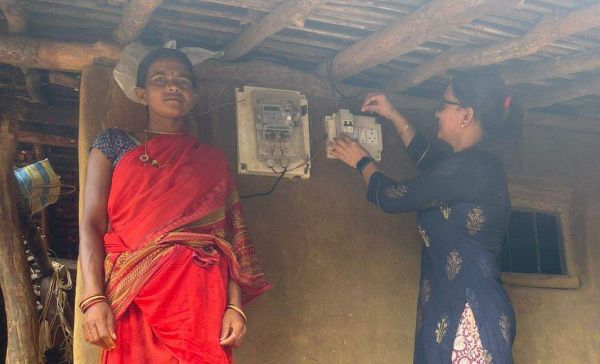 सीएम ने निभाया वादा, 75 साल बाद धरमापुर हुआ रौशन