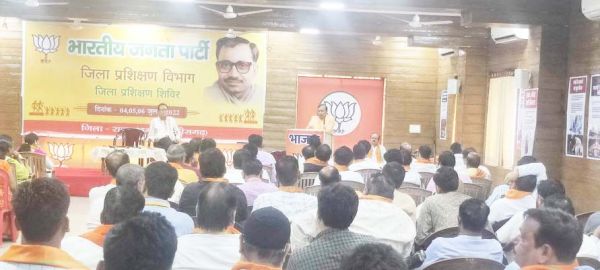 जीवन मूल्यों को मूल्यवान बनाने जीवन के हर मोड़ पर सीखने की जरूरत