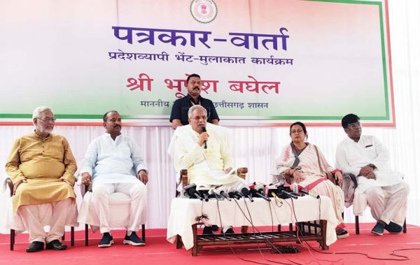 पत्रकार भवन के लिए सीएम ने की 25 लाख की घोषणा