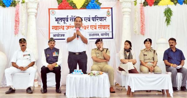 भूतपूर्व सैनिकों एवं उनके परिजनों के मदद के लिए प्रशासन कृत संकल्पित- डॉ. गौरव कुमार