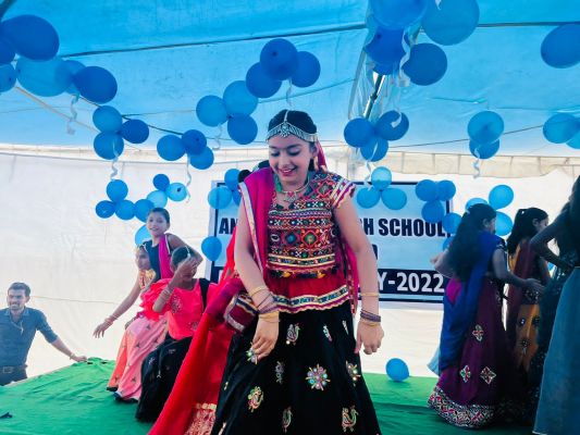 एंजेल एंग्लो हाई स्कूल स्थापना दिवस पर सांस्कृतिक कार्यक्र्रम, हिंदी-अंग्रेजी गानों में झूमे विद्यार्थी