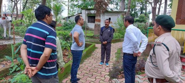 सुबह-सुबह सडक़ पर उतरे कलेक्टर, मॉर्निंग वॉकर्स से की बात