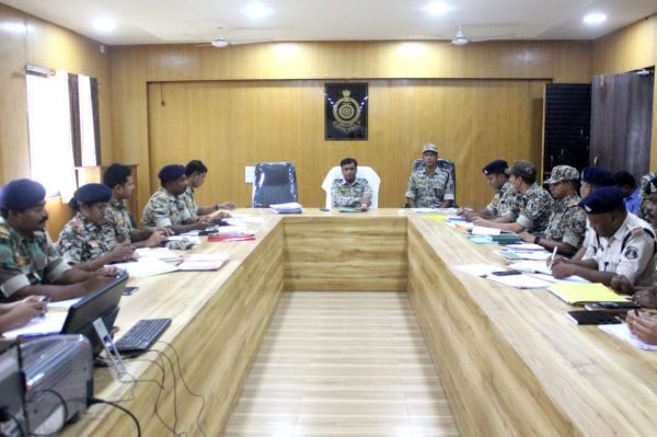 थाना आए फरियादियों से अच्छा व्यवहार करने निर्देश