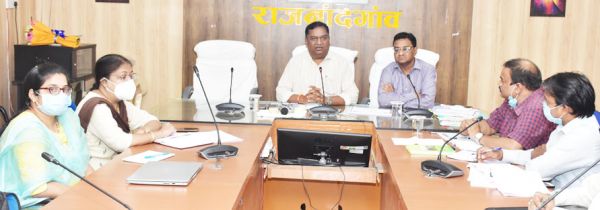 जनसामान्य को स्वास्थ्य सुविधाएं उपलब्ध कराने की दिशा में उत्कृष्ट काम करें- कलेक्टर