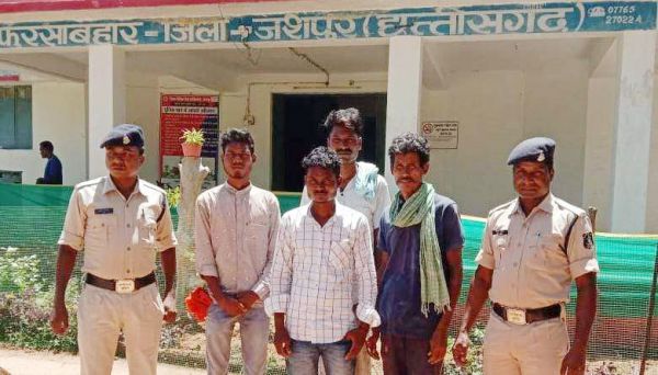 ट्रैक्टर-ट्रॉली की चोरी, साल भर बाद 4 गिरफ्तार