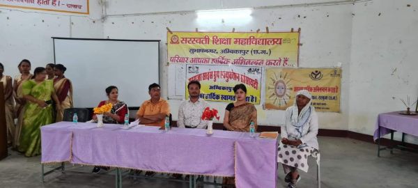 वजन व उम्र के हिसाब से खानपान की जानकारी कॉलेज के छात्र-छात्राओं को दी