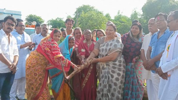 किसानों, ग्रामीणों एवं मजदूरों की हितों की रक्षा करना सरकार की सर्वोच्च प्राथमिकता-भेडिय़ा