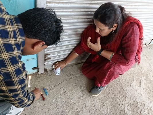 अवैध खाद भंडारण और बिना लाइसेंस उर्वरक बिक्री, दो दुकान सील