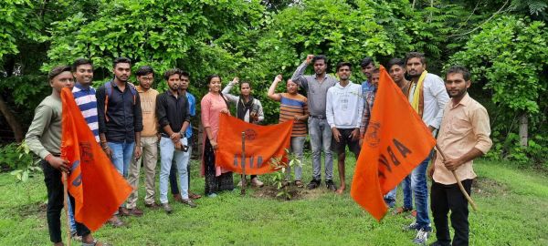अभाविप ने रोपे पौधे