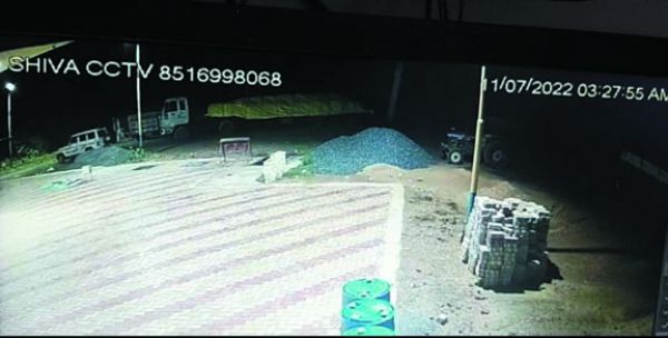 ट्रक से डीजल चोरी, सीसीटीवी में कैद