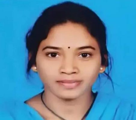 फोन से बात करते हुए रोती रही नर्स, घर जाकर फांसी पर झूल गई