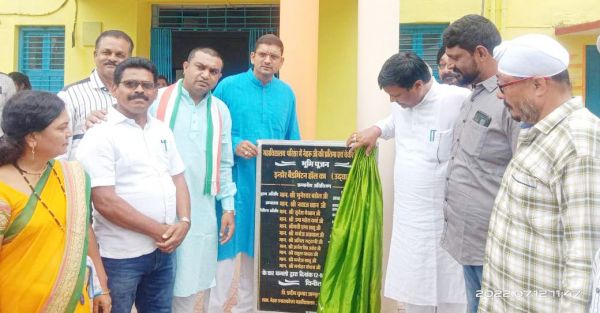 डोंगरगढ़ कॉलेज में इंडोर बैडमिंटन कोर्ट का लोकार्पण