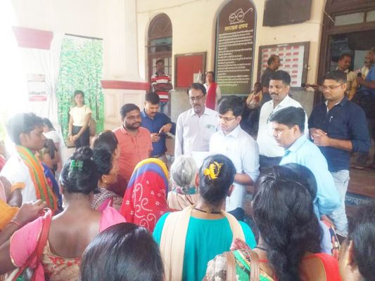 महिलाओं ने निगम कार्यालय पहुंचकर कचरा डंपिंग यार्ड को बंद कराने सौंपा ज्ञापन