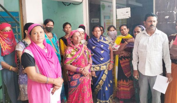 पानी को तरस रहे लक्ष्मीपुर वार्डवासी