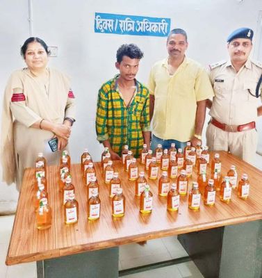 शराब के साथ युवक पकड़ाया