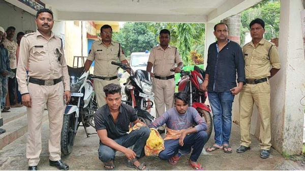 बाइक चोरी के 2 आरोपी गिरफ्तार, चोरी की तीन मोटरसाइकिलें बरामद