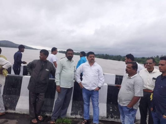 विधायक मण्डावी ने बाढग़्रस्त क्षेत्रों का किया दौरा