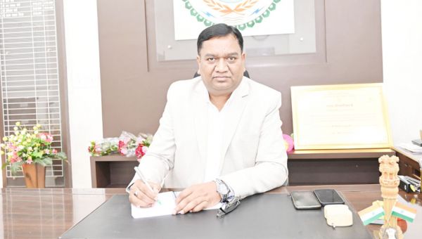 कलेक्टर ने की खाद भंडारण एवं वितरण की समीक्षा