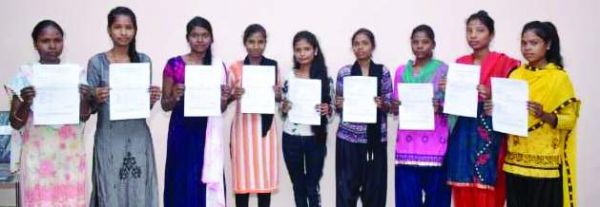 रोजगार मेले से युवक-युवतियों को मिली नौकरी