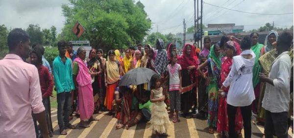 15 दिन से लापता बच्ची का कंकाल झाड़ियों में मिला, आक्रोशित लोगों ने किया चक्काजाम