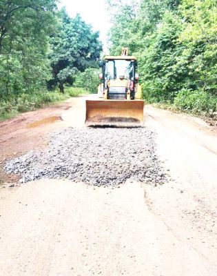 कुनकुरी, तपकरा, लवाकेरा मार्ग पर डब्ल्यू.एम.एम. पेंच का किया जा रहा कार्य