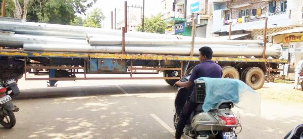 बिजली बिल का एक करोड़ बकाया, फिर भी लग रही दस नई हाईमास्ट लाइट